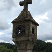 <b>Haslach an der Mühl, kostel sv. Mikuláše</b><br>Přenesený kříž z bývalého hřbitova<hr>27. 8. 2021